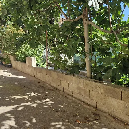 Domus Miky Apartment