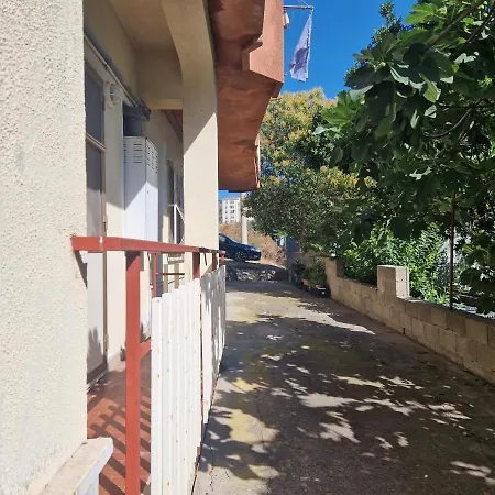 Domus Miky Apartment